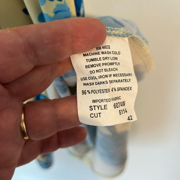 Women’s size 1X N Touch Floral Yellow and Blue Women's Dress. Cold shoulder. - Picture 9 of 9